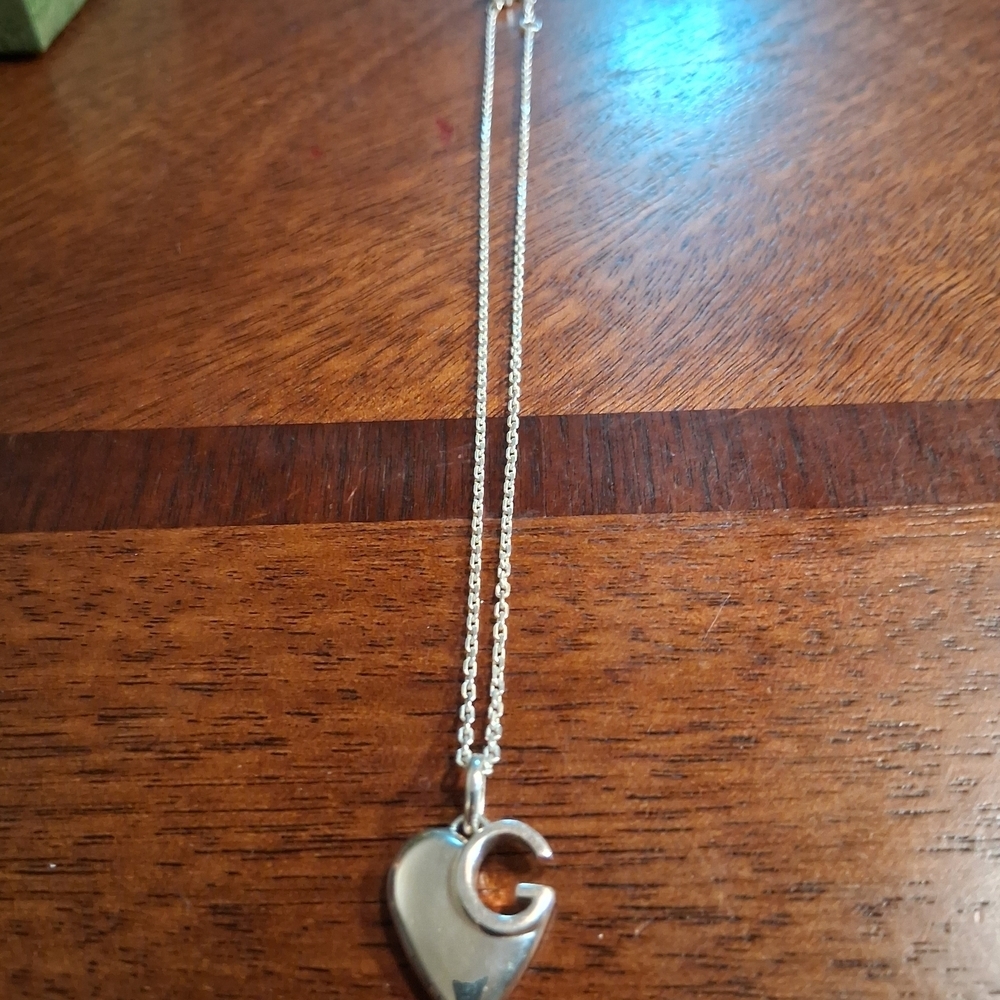 Elegant Silver Heart Necklace - Picture 4 of 8